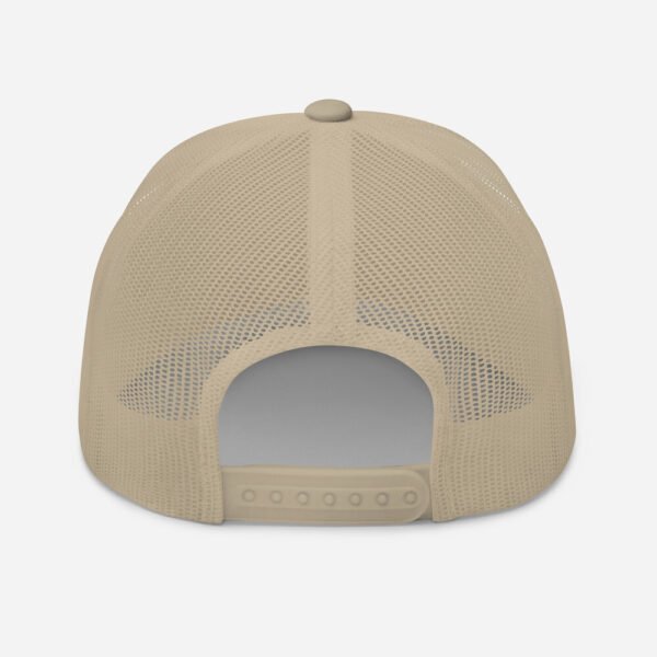 Kreminės spalvos Snapback kepuraitė su tinkleliu. Galas
